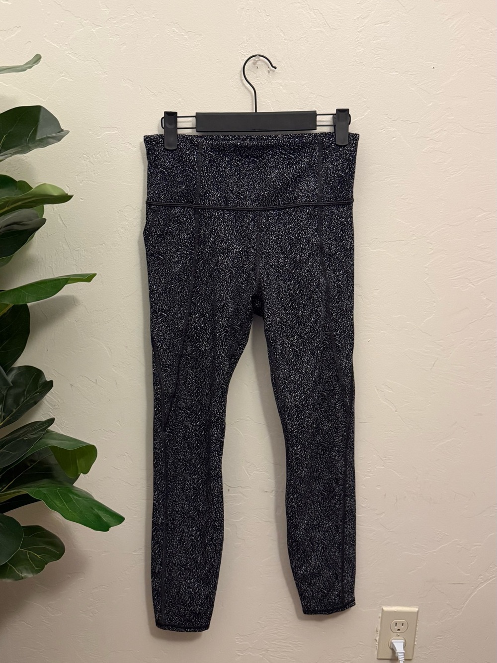 Athleta size small lightning static black white leggings like new condition